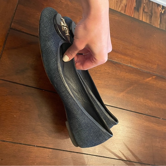 Size 8 denim Tory Burch flats - Picture 10 of 10